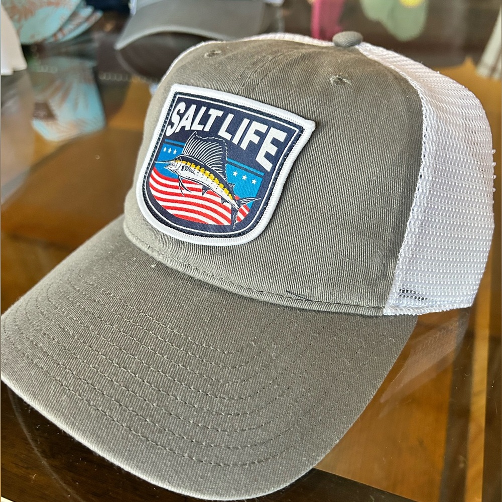 Salt Life Men’s Baseball Cap Hat Grey White NWT Mesh Fish Patriotic America